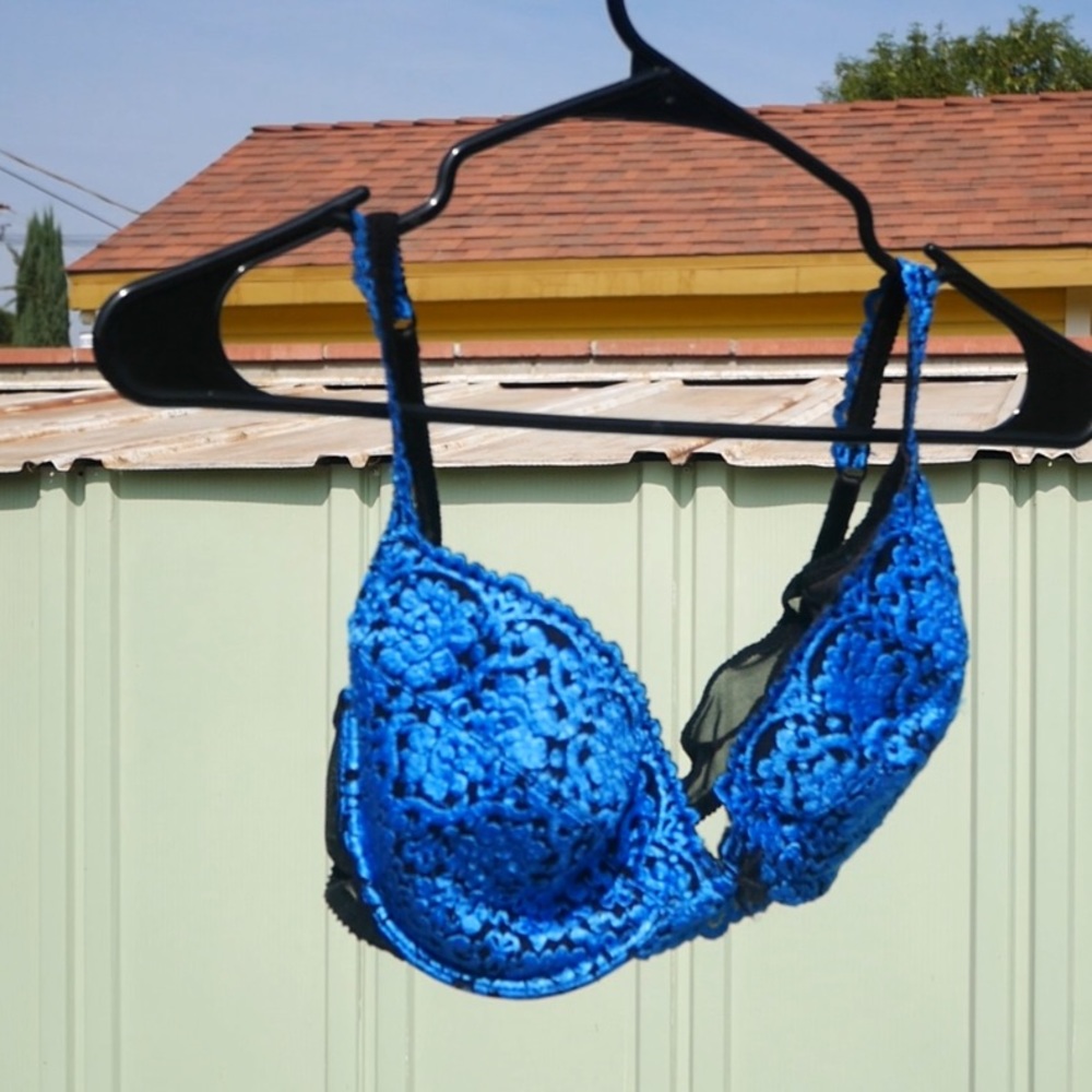 Frederick’s Embroidered Bra 🛶 SOLD